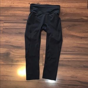 black lululemon capris